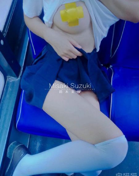 草莓深夜释放自己污污污影视-院线国语版中文版